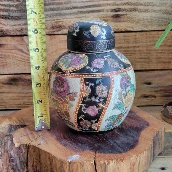 Bohemian floral vase in black and‎ cream color - Picture 6 of 6